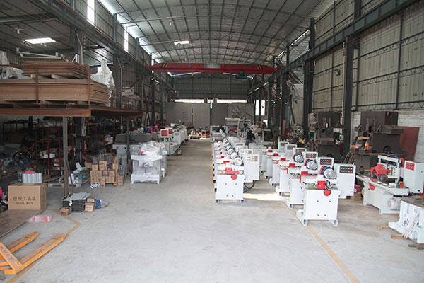 米兰平台木工机械有限公司车间内景