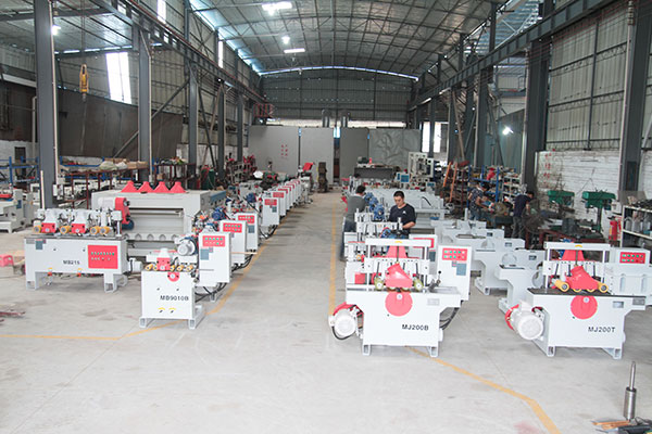 米兰平台木工机械有限公司员工实操